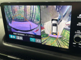 【マルチビューカメラシステム】専用のカメラにより、上から見下ろしたような視点で360度クルマの周囲を確認することができます☆死角部分も確認しやすく、狭い場所での切り返しや駐車もスムーズに行えます。
