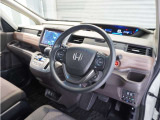 ◆視界広々で非常に運転しやすくロングドライブでも疲れを感じさせないすっきりとまとまったインパネ周りです。