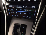 スマートキー装備。鍵が、バック・ポケットの中にあっても、エンジンスタートが可能なとても便利な機能です。