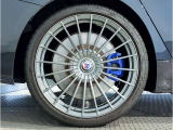 BMW純正アルミホイールです。納車時にはアルミホイールコーティングも承っております!是非ご検討下さいませ。