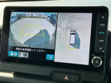 この車両には、後方だけでなくフロント・サイドにもカメラが装着されております。