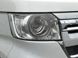 明るくて長寿命のLEDヘッドライト採用