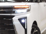 LEDヘッドライトです。デザイン性がよくとても明るいので、夜間の走行や悪天候でも安心です。しかも長寿命!