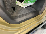 ステップに傷があります。