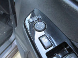 ドアミラーの鏡面の調節、格納は運転席からすべて操作できます!