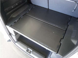 ◆荷室用ユーティリティーボード◆荷室を上下に分割して有効活用!反転させれば濡れたアイテムを載せられるワイパブル仕様に。