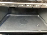 Qi規格に対応したスマートフォンなどを置くだけで充電出来る、ワイヤレス充電Qi搭載!