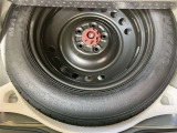 スペアタイヤ装着車です。