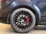 リア:11 J x 21 ET 58、タイヤ:315/35 ZR 21 XL