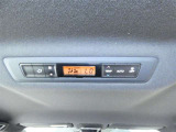 後席用にもオートエアコンの吹き出し口があり快適です。どの席に座っても快適なドライブが楽しめます♪