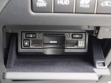 広がる運転支援サービスETC2.0搭載。全国の高速道路に設置されたITSスポットと双方向通信を図り、広域な道路交通情報や安全運転をサポートする情報を得て、音声やナビ画面上にタイムリーにお知らせします。