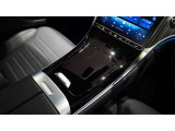 メルセデスジャパンが定めるサーティファイドカー(認定中古車)として登録を致しますので、納車時にはタイヤやバッテリー等も規定以下の数値であれば、整備代金を頂かず、無償で交換となります。ご安心下さい。