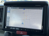 現在地や周辺の道路を画面上で確認でき、目的地までの道順を把握する際に便利です。画面表示が見やすく、慣れない場所へのお出かけにも役立ちます。