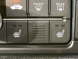 【シートヒーター】寒い日に重宝するシートヒーター!エアコンより早く温まってくれるので寒がりの人も安心ですね♪エアコンの温風は乾燥するから苦手、という方にもをおすすめです。