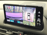 【マルチビューカメラシステム】専用のカメラにより、上から見下ろしたような視点で360度クルマの周囲を確認することができます☆死角部分も確認しやすく、狭い場所での切り返しや駐車もスムーズに行えます。