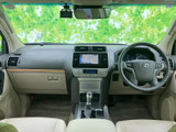 中央に配置されたナビ画面と周囲のスイッチ類は、運転席から確認しやすいレイアウトです。画面や各操作部がまとまっており、毎日の移動でも扱いやすい印象です。
