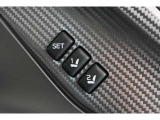運転席のシートポジション(前後スライド、座面の上下・前後角度、リクライニング角度など)に加え、左右のドアミラーの角度も記憶させることができます。