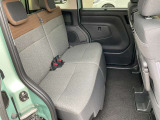 後席も十分な広さがあります。ドライブや遠出をした際にも、車内でゆったりとお寛ぎいただけます。