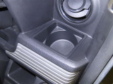 運転席にカップホルダーを装備しております。