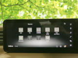 AM・FMや交通情報に加え、Bluetooth、USB、HDMIなどの接続項目を画面で確認できます。使いたい音源を選びやすく、通勤や休日のお出かけなど、日常の移動を便利に支えます。