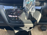 「オートエアコン」車内の温度を感知して、自動で温度調整をしてくれます
