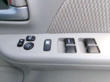 全席パワーウインドウなので、運転中でも安全に窓の開閉ができますよ!
