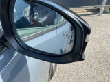 「後側方車両検知警報」付き。斜め後ろから近づく車両を検知したら、ミラーにマークが光り知らせてくれます☆