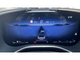 【計器類】人間工学を追及して設計された計器類は、全てのモデルに共通の思想をもとに設計されています。昼夜を問わず見やすく確認しやすいため、安全に運転できます。