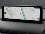 マツダコネクトの10.25インチワイドセンターディスプレイです。『Android Auto』『Apple CarPlay』や独自のコネクテッドサービスに対応したインターフェイスシステムです。