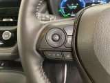 運転中、オーディオの操作をしてて、ハッとしたことはありませんか?ステアリングスイッチは、運転中でもハンドルでオーディオの操作が可能です。安全なドライブをサポートします。