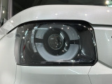 LEDヘッドライトは、点灯の瞬間から最大光量を発揮し、突然暗くなるトンネルなどでの安定感を高めます。