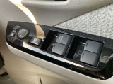 パワーウインドウスイッチです。運転席はオート機能付きです。
