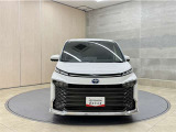 お車購入のポイントとなるフロントマスクです。上質で迫力あるデザインですね☆☆