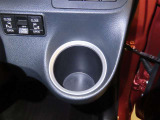 運転席にカップホルダーを装備しております。