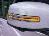 ウィンカー付きドアミラーは右左折を対向車にもわかりやすく教えてくれます。