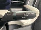 【オートライト】周りの明るさに応じて自動でヘッドライトの点灯・消灯ができる機能です!ライトの付け忘れ・消し忘れなどが無くなり、雨の日や夕方の走行も安心!トンネル通過時も便利ですね♪
