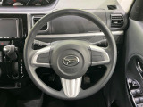 インテリアに合わせたデザインのステアリングは、運転される方のことも考え、運転しやすい形状、大きさです。是非一度、実際に触ってお確かめください。