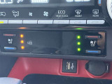 座席のシートを温めるシートヒーター!その温かさは一度経験したら欠かすことができません!エアコンで乾燥しやすい車内も防ぐ事ができます!