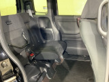 後席をはね上げれば、「もうひとつの荷室」が生まれます。