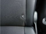 ◆ISOFIX◆シートベルトいらずでチャイルドシートと固定金具を連結するだけでガッチリ固定できます。