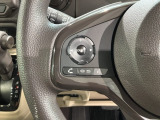 ステアリングにオーディオ操作スイッチが付いています。オーディオ画面に直接タッチしなくても操作が出来ますので、運転に集中できます。