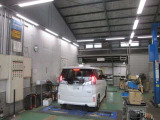 弊社サービス工場です!指定自動車整備工場なので車検整備もできます!