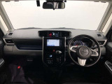 シンプルながら機能性あふれる運転席廻りです。視界性もよく、運転しやすいですよ。