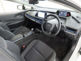 シンプルで使いやすいデザインの運転席です。