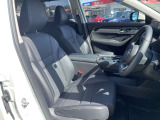 適度なホールド感と快適な座り心地の運転席シートまわり!