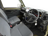 シンプルで使いやすいデザインの運転席です。