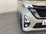 【LEDヘッドライト】ディスチャージヘッドライト(HID)と同等の明るさで、夜道や雨天走行が明るく視界良好!!