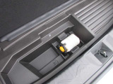 洗車道具などの小物の収納に便利なサブトランク