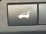 【パワーバックドア】スマートキーや運転席のボタンを押すだけでリアゲートが自動で開閉します!荷物を持っている時や、高い位置にあるバックドアを閉める際に便利な機能です♪