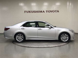 【まるごとクリーニング】シートを取り外し、車内を徹底洗浄。隅々まで丁寧に仕上げています。